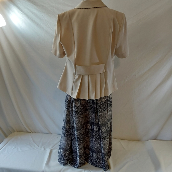 STUDIO I Two Piece Skirt Set Tan/Black Blazer & Floral Skirt set Size 14W - Picture 4 of 15